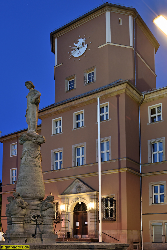 Berlin Lankwitz. Sozialamt Steglitz erbaut als Rathaus Lankwitz 1910-1912 von den Brüdern Ratz mit 'Vier-Winde-Brunnen' erbaut 1910-1912 von Hinrichsen und Isenbeck