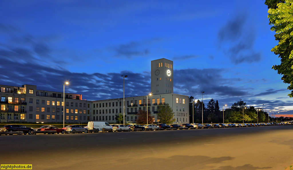 Berlin Lichterfelde Wohnanlage seit 2007 am Platz des 4. Juli. Erbaut 1937-1940 von Hans Hertlein als Telefunkenwerk. US Army Headquarter 1945-1949. McNair-Barracks 1949-1994