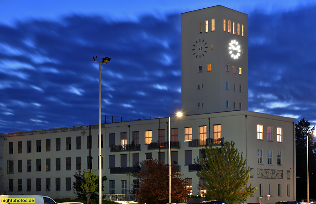 Berlin Lichterfelde Wohnanlage seit 2007 am Platz des 4. Juli. Erbaut 1937-1940 von Hans Hertlein als Telefunkenwerk. US Army Headquarter 1945-1949. McNair-Barracks 1949-1994