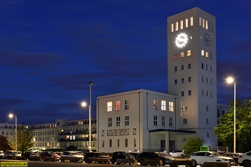 Berlin Lichterfelde Wohnanlage seit 2007 am Platz des 4. Juli. Erbaut 1937-1940 von Hans Hertlein als Telefunkenwerk. US Army Headquarter 1945-1949. McNair-Barracks 1949-1994