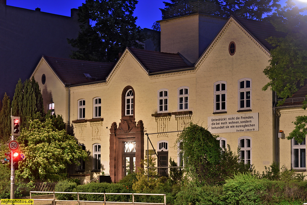 Berlin Lichterfelde Gemeindehaus Lichterfelde Süd der Kirchengemeinde Petrus-Giesendorf. Erbaut 1924-1925 von Bruno Möhring als Pfarrhaus Giesensdorf am Ostpreussendamm