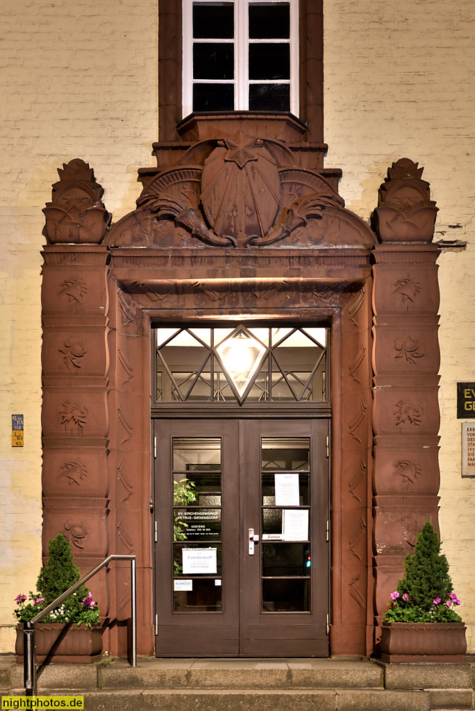 Berlin Lichterfelde Gemeindehaus Lichterfelde Süd der Kirchengemeinde Petrus-Giesendorf. Erbaut 1924-1925 von Bruno Möhring als Pfarrhaus Giesensdorf am Ostpreussendamm