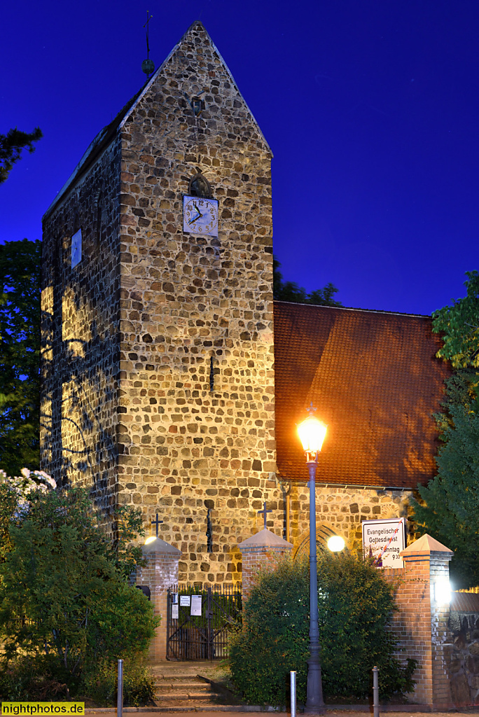 Berlin Buckow. Dorfkirche erbaut um 1290-1304 als Feldsteinkirche. Zweitälteste Kirche Berlins