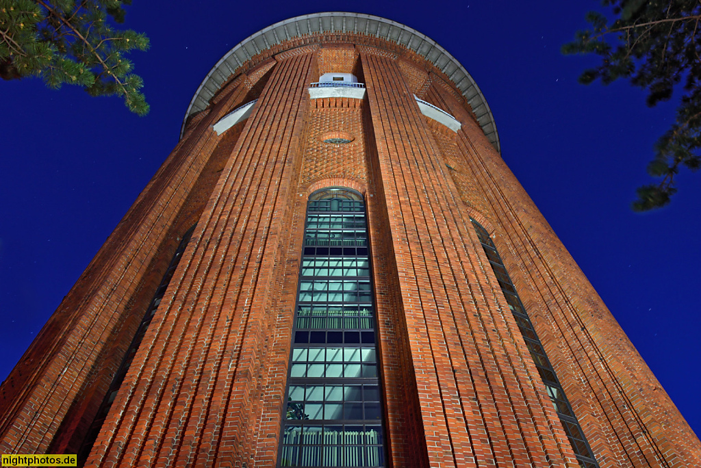 Berlin Steglitz Wasserturm auf dem Friedhof Steglitz erbaut 1915 von Hans Heinrich Müller. Bauhöhe 42mtr. Stillgelegt 1962. Bergstrasse 38