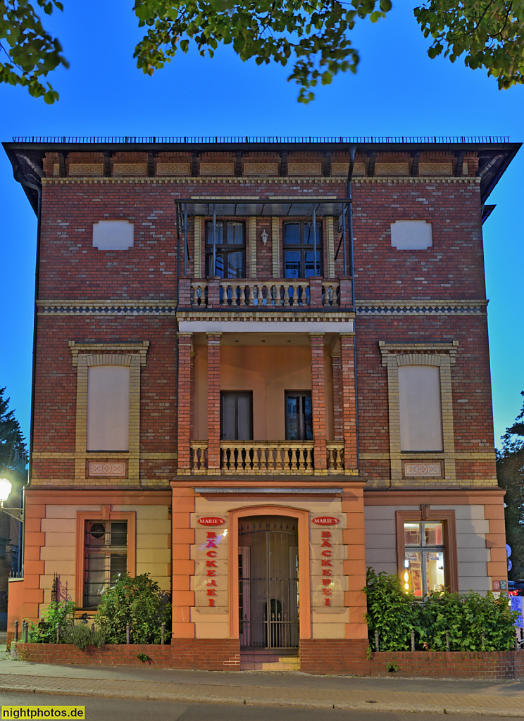 Berlin Zehlendorf Geschäftshaus erbaut 1883 von Fritz Schirmer als Postwechselstation in der Postkutschenzeit Teltower Damm 38