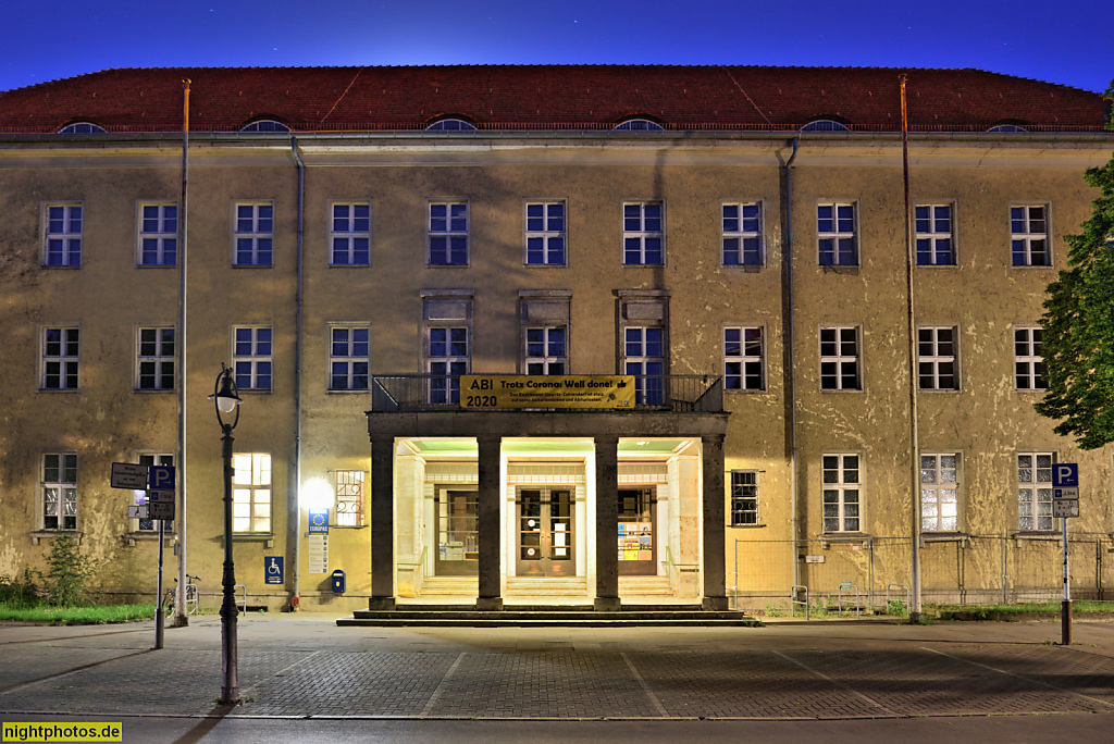 Berlin Zehlendorf Rathaus erbaut 1926-1929 von Eduard Jobst Siedler am Teltower Damm Ecke Kirchstrasse