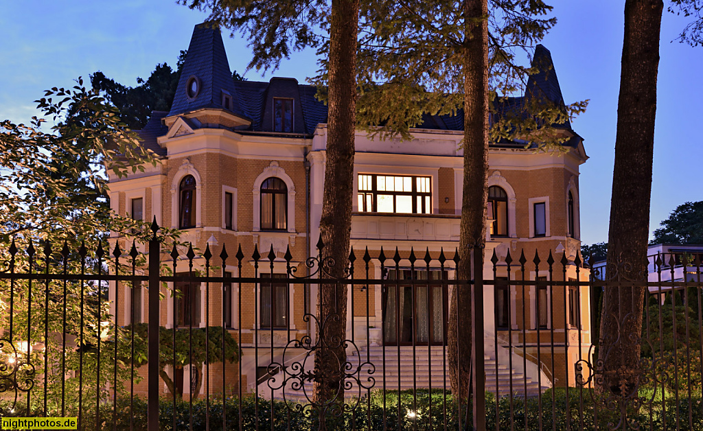 Berlin Lankwitz. Villa im Landhausstil in der Kaulbachstrasse 16