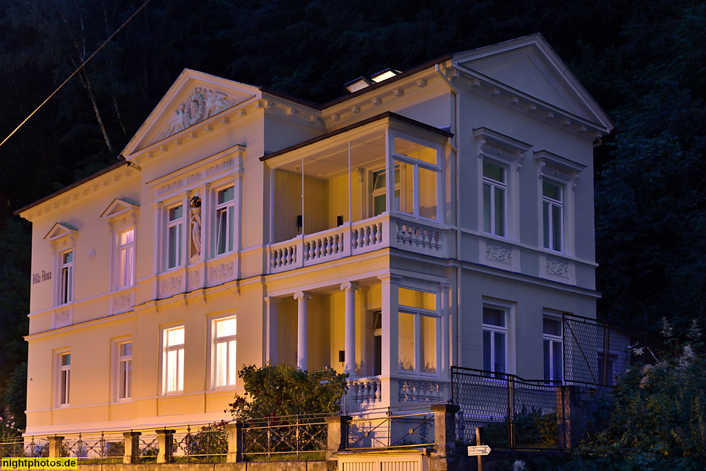 Bad Schandau. Villa Anna erbaut Ende 19. Jahrhundert. Gründerzeitfassade mit Stuckornamentik und figuralem Schmuck. Kirnitzschtalstrasse 85