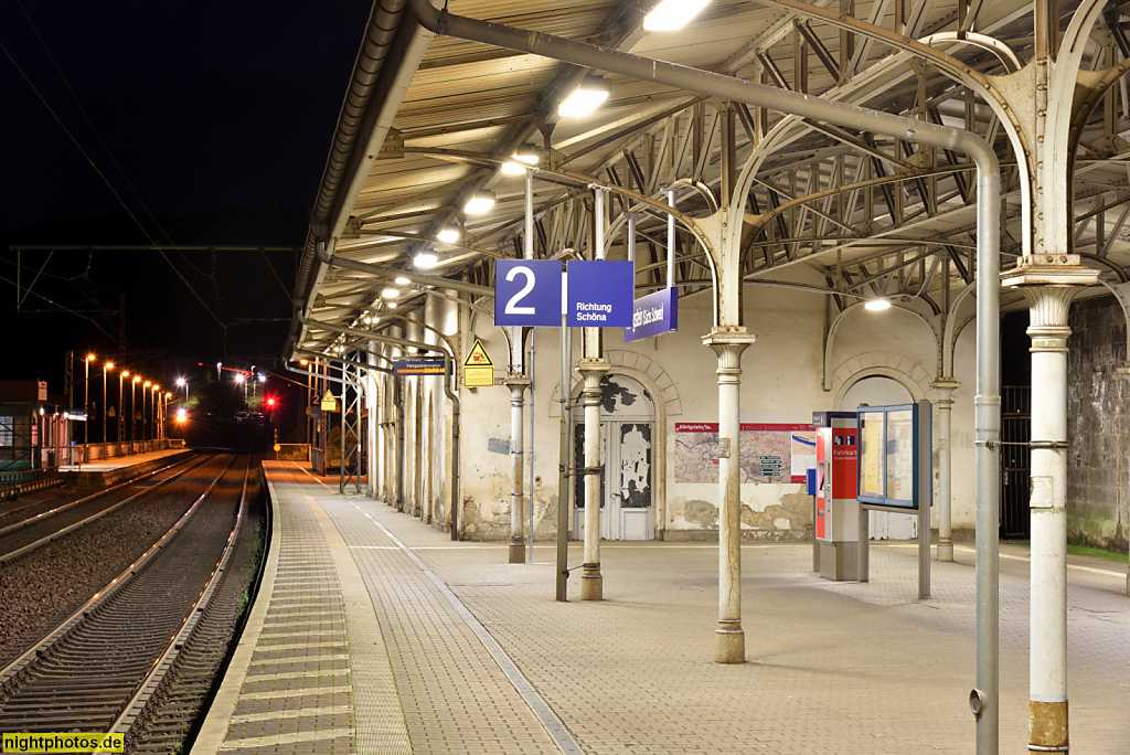 Königstein Sachsen Bahnhof seit 1850. Bahnsteig erbaut 1896. Fahrtrichtung Schöna