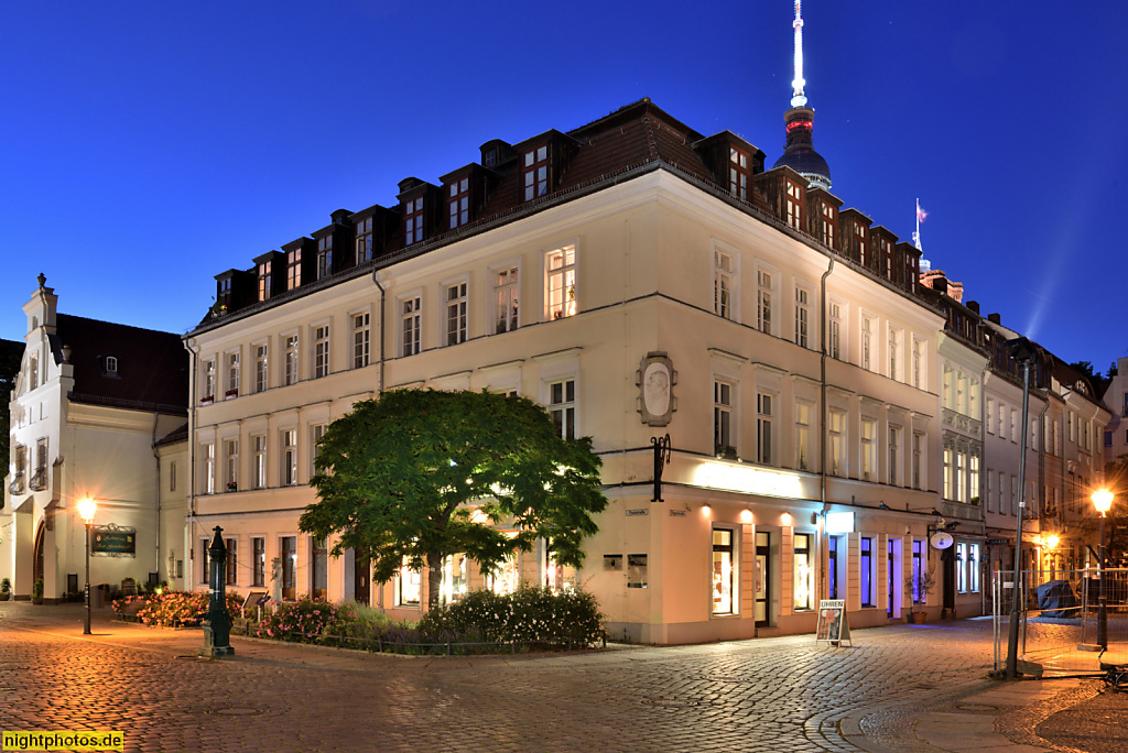 Berlin Mitte Nikolaiviertel Gerichtslaube Nachbau und Wohnhaus Postrasse Ecke Propststrasse