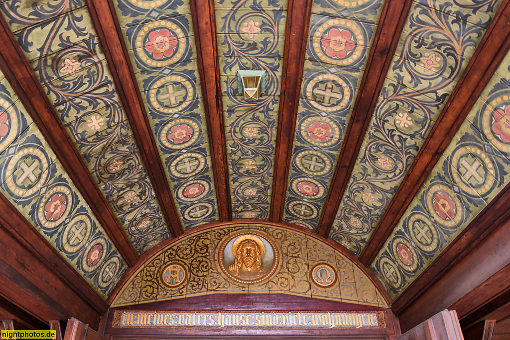 Stahnsdorf Friedhofskapelle erbaut 1908-1911 von Kirchenarchitekt Gustav Werner nach Vorbild norwegischer Stabkirchen