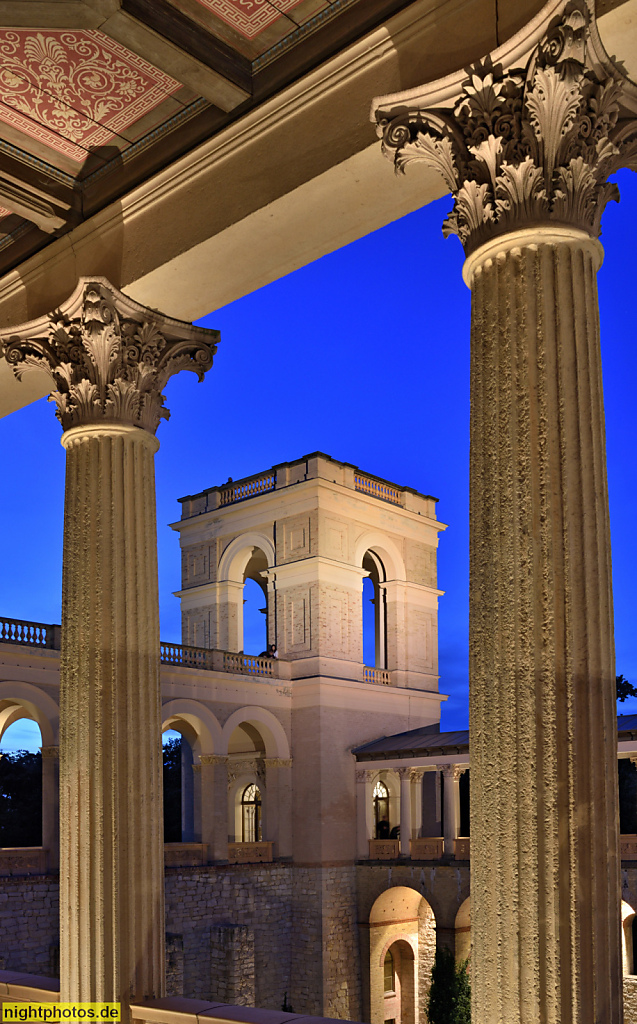 Potsdam Pfingstberg Belvedere erbaut 1847-1863 von Ludwig Persius Friedrich August Stüler und Ludwig Ferdinand Hesse für Friedrich Wilhelm IV. Westflügel kanellierte Säulen mit korinthischem Kapitell vor Ostturm