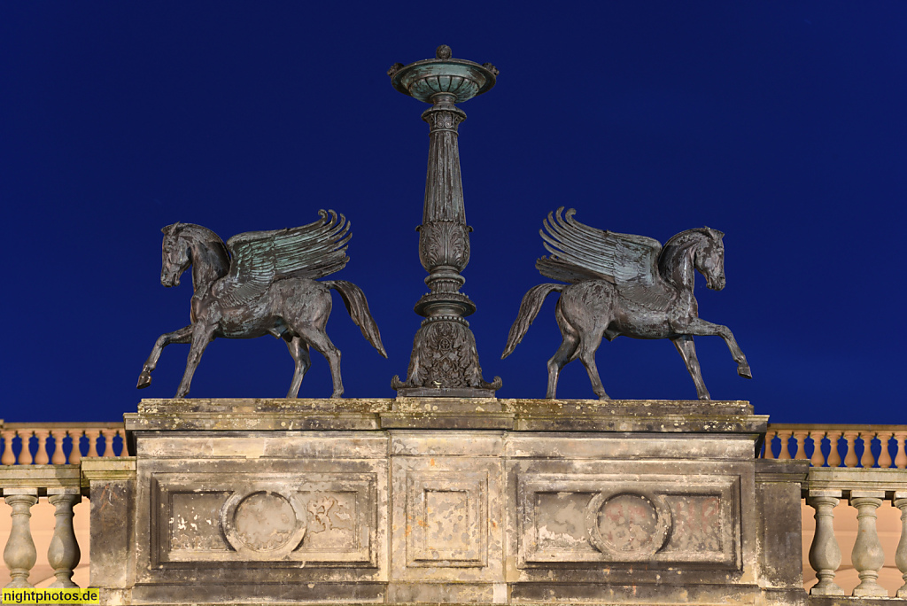 Potsdam Pfingstberg Belvedere erbaut 1847-1863 von Ludwig Persius Friedrich August Stüler und Ludwig Ferdinand Hesse für Friedrich Wilhelm IV. Bronzeskulptur Pegasus