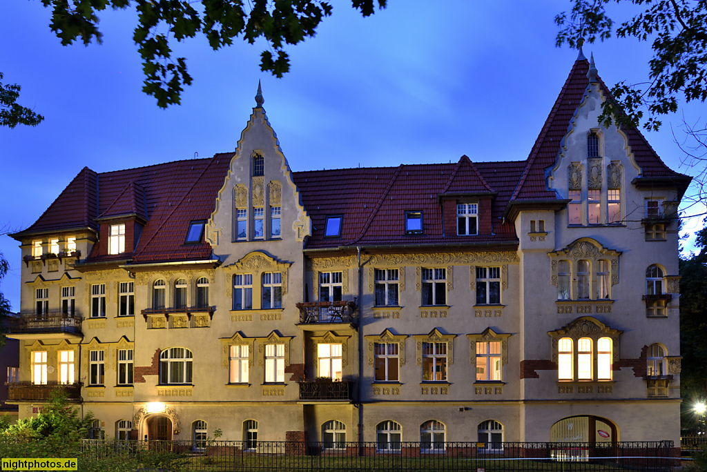 Berlin Zehlendorf Mietshaus erbaut 1905-1906 von Felix Liebert in der Clayallee 319 für Gustav Nitze