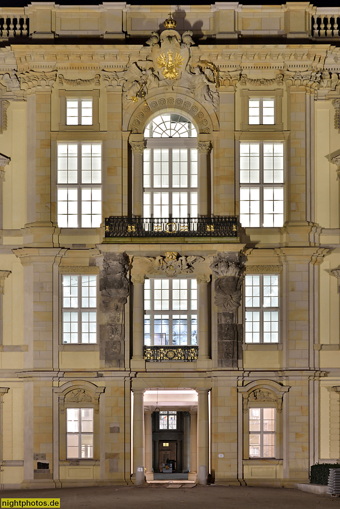 Berlin Mitte Humboldt Forum. Rekonstruktion von Architekt Franco Stella 2020. Erbaut als Berliner Schloss von Andreas Schlüter 1698-1713. Nordfassade mit Durchgang zum Schlüterhof