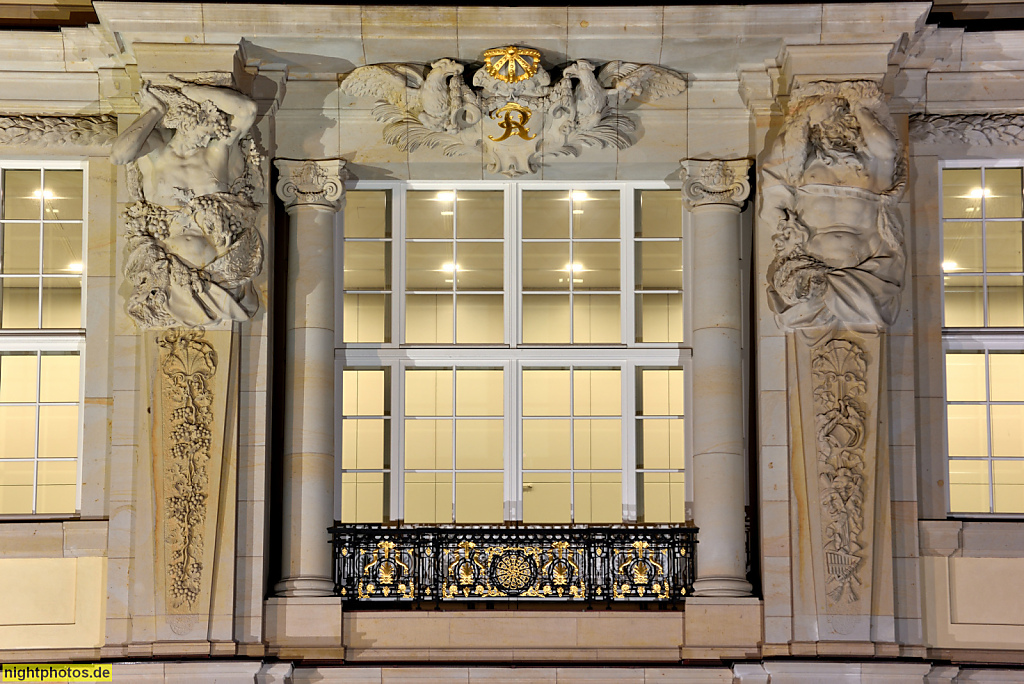 Berlin Mitte Humboldt Forum. Rekonstruktion von Architekt Franco Stella 2020. Erbaut als Berliner Schloss von Andreas Schlüter 1698-1713. Nordfassade Detail mit Reliefs und Atlanten