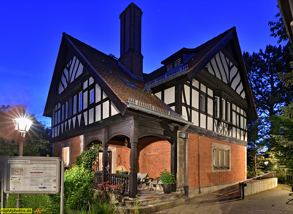 Berlin Grunewald Sozialstation Johannisches Sozialwerk. Erbaut 1896-1898 von Ernst von Ihne als Palais Mendelssohn. Pförtner- und Dienstbotenhaus in der Herthastrasse 5