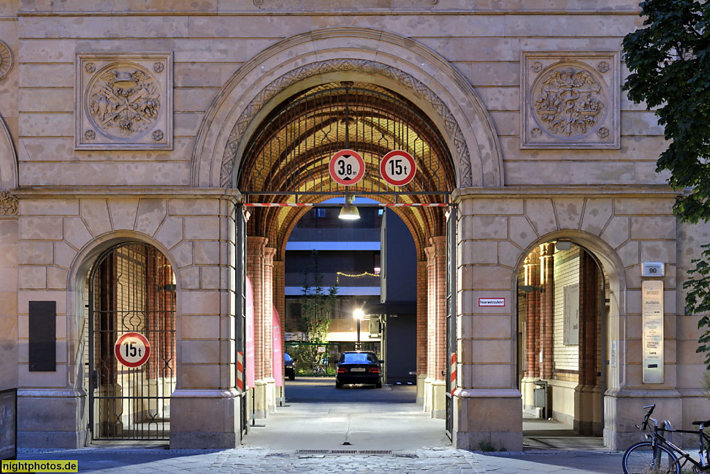 Berlin Mitte Gewerbehof erbaut 1884-1886 von Hermann Blankenstein als Geschäftshaus der Markthalle III in der Zimmerstrasse 90