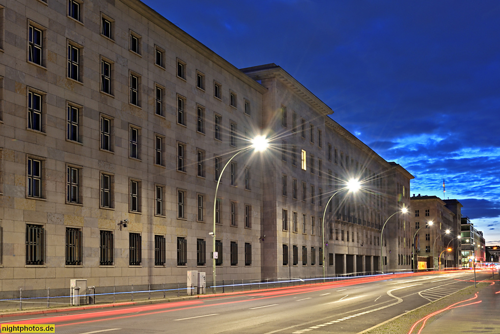 Berlin Mitte Bundesministerium der Finanzen im Detlev-Rohwedder-Haus erbaut 1935-1936 von Ernst Sagebiel als Reichsluftfahrtministerium. Wilhelmstrasse 97