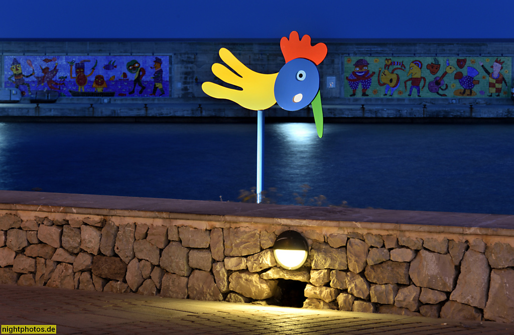 Mallorca Cala Ratjada Hafenpromenade Kunstwerk von Gustavo 2019