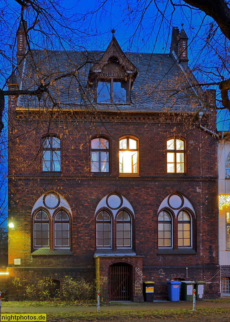 Berlin Rummelsburg Kaskelkiez Victoriastadt. Gemeindehaus der Erlöserkirche erbaut 1890-1892 von Conrad Wilhelm Hase und Max Spitta im neugotischen Stil. Nöldnerstrasse 43