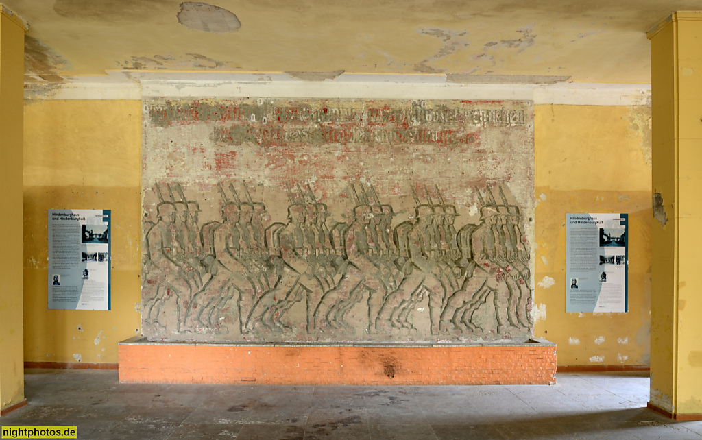 Olympisches Dorf Berlin in Elstal (Gemeinde Wustermark) für die Olympiade erbaut 1934-1936 von Werner und Walter March. Hindenburghaus Kulturhalle Foyer mit Wandrelief von Walther von Ruckteschell