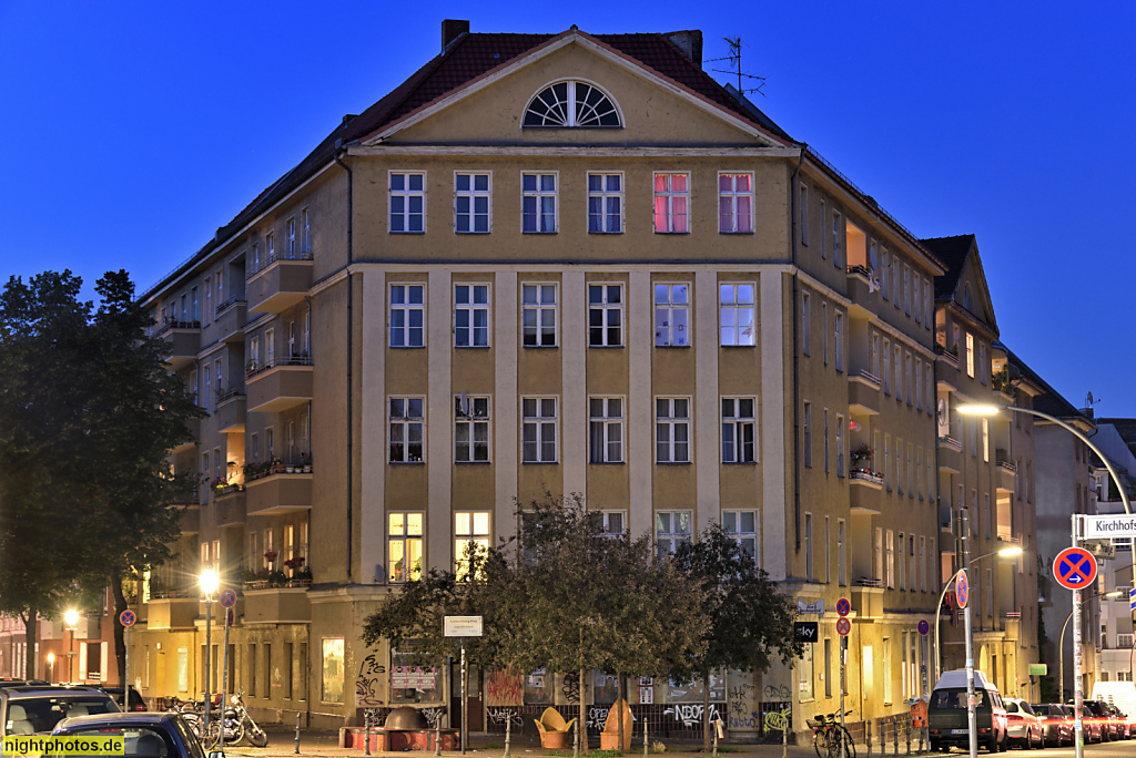 Berlin Neukölln Mietshaus erbaut um 1910 von Reinhold Kiehl in der Emser Strasse 7-9 Ecke Kirchhofstrasse 24