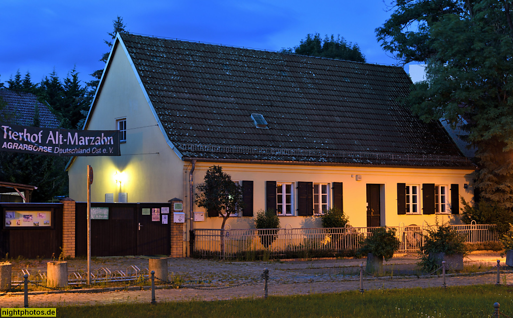 Berlin Marzahn. Tierhof Alt-Marzahn. Erbaut um 1820 als Wohnhaus mit Scheune und Stallung. Alt-Marzahn 63