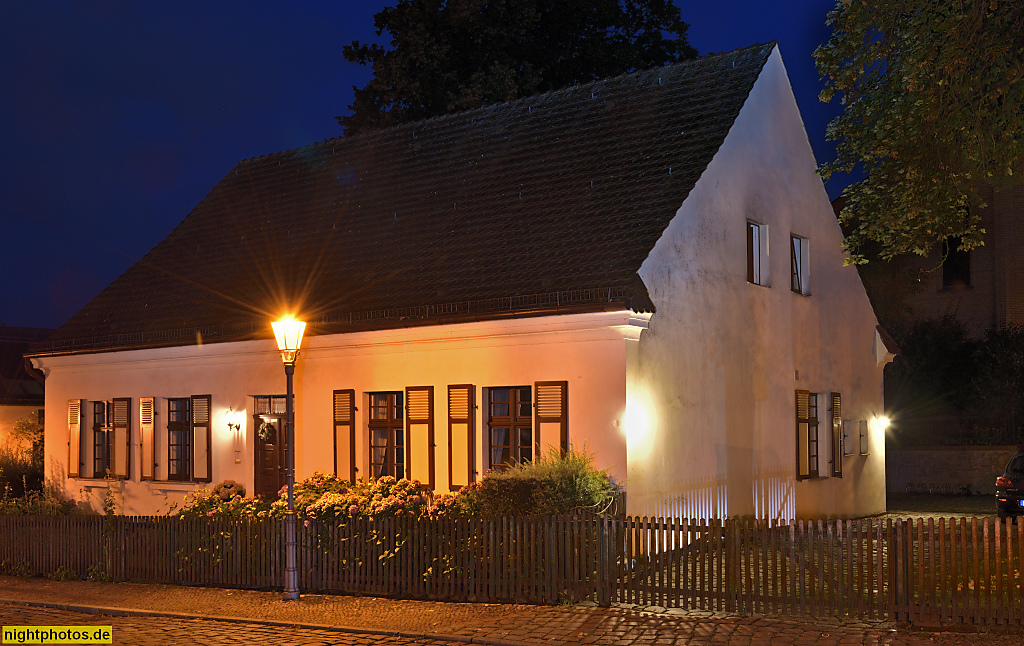 Berlin Wannsee Seniorenfreizeitstätte und Wohnhaus. Erbaut 1845 als Altes Schulhaus am Wilhelmplatz 1. Schulgebäude bis 1899