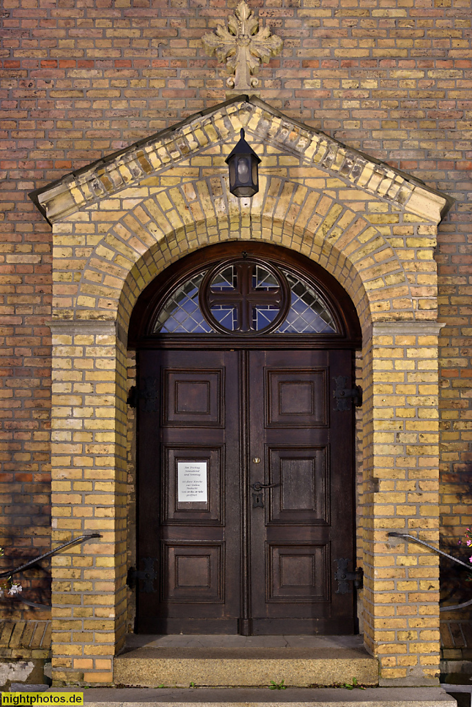 Berlin Wannsee Kirche am Stoelpchensee erbaut 1858-1859 von Friedrich August Stüler für König Friedrich Wilhelm IV. Portal