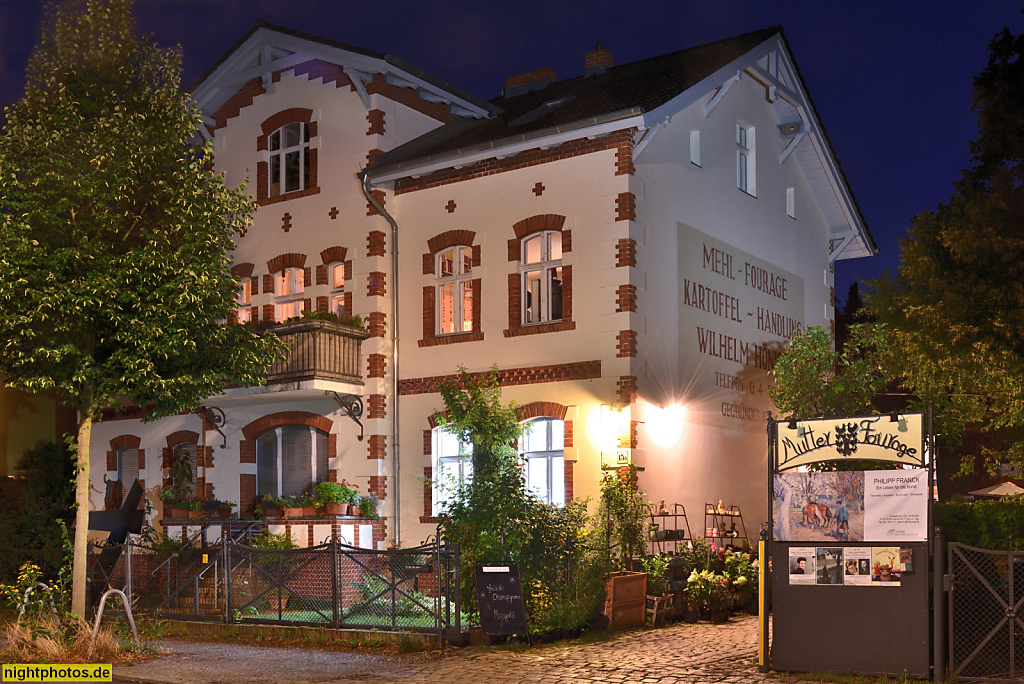 Berlin Wannsee Kulturzentrum und Café Mutter Fourage erbaut 1897 für Wilhelm Hönicke als Mehl-Fouragehandlung in der Chausseestrasse 15A