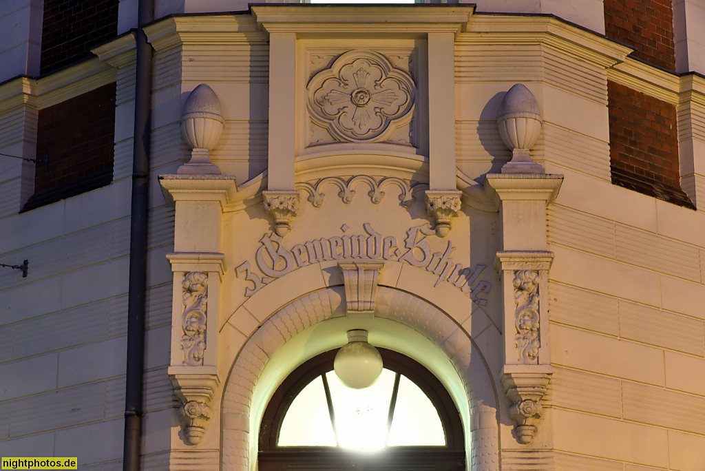 Berlin Reinickendorf Reginhard-Grundschule erbaut 1882 von Architekt Reinholf Reppin als 3. Gemeindeschule. Umbau 1905