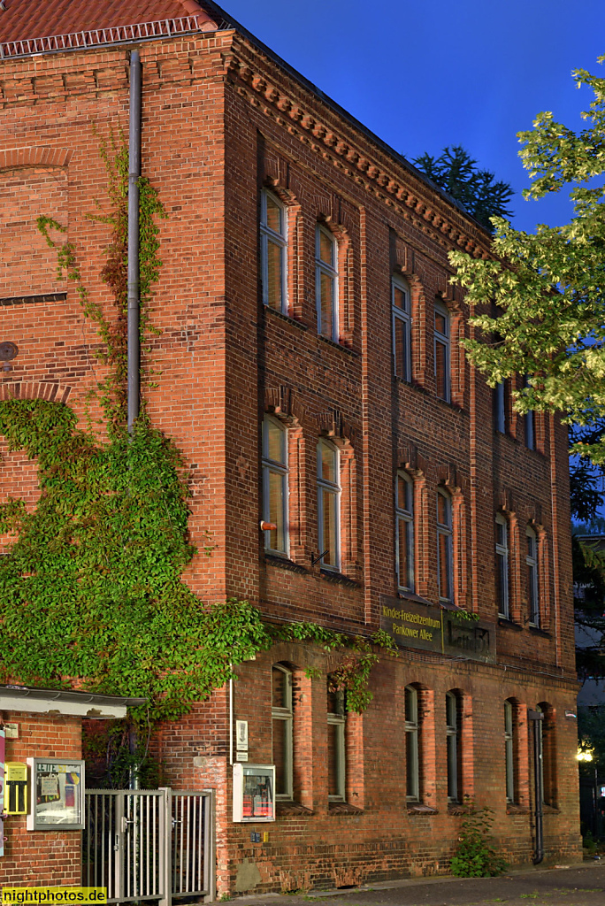Berlin Reinickendorf Jugendzentrum Lette 51 erbaut 1899-1900 als Verwaltungsgebäude des ehemaligen Strassenbahnbetriebshofes Reinickendorf vom Baubüro der Großen Berliner Strassenbahn AG