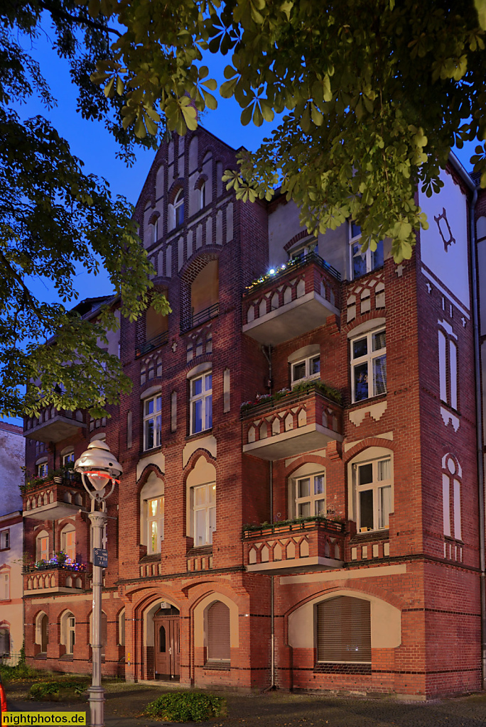 Berlin Tegel Mietshaus erbaut 1904-1905 am Brunowplatz von Maurermeister Hermann Valtink am Brunowplatz. Medebacher Weg 13-15