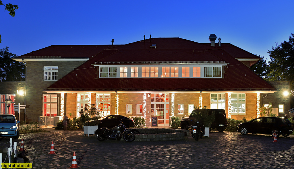 Berlin Wannsee Restaurant Wansseeterrassen. Erstbau 1937. Letzter Wiederaufbau nach Brand 2013-2015 im englischen Landhausstil durch Investor Harald Huth