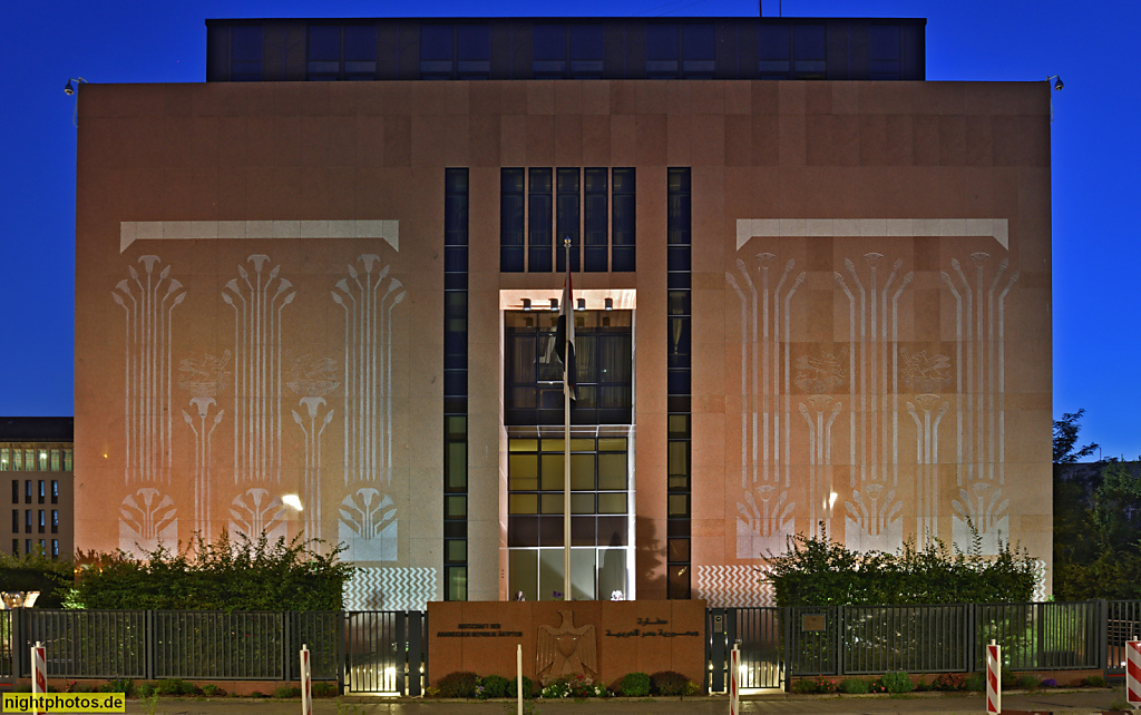Berlin Mitte Tiergarten Botschaft der arabischen Republik Ägypten erbaut 1999-2001 vom Büro Kendel Architekten nach Entwurf von Samir Rabie aus Kairo. Stauffenbergstrasse 6-7