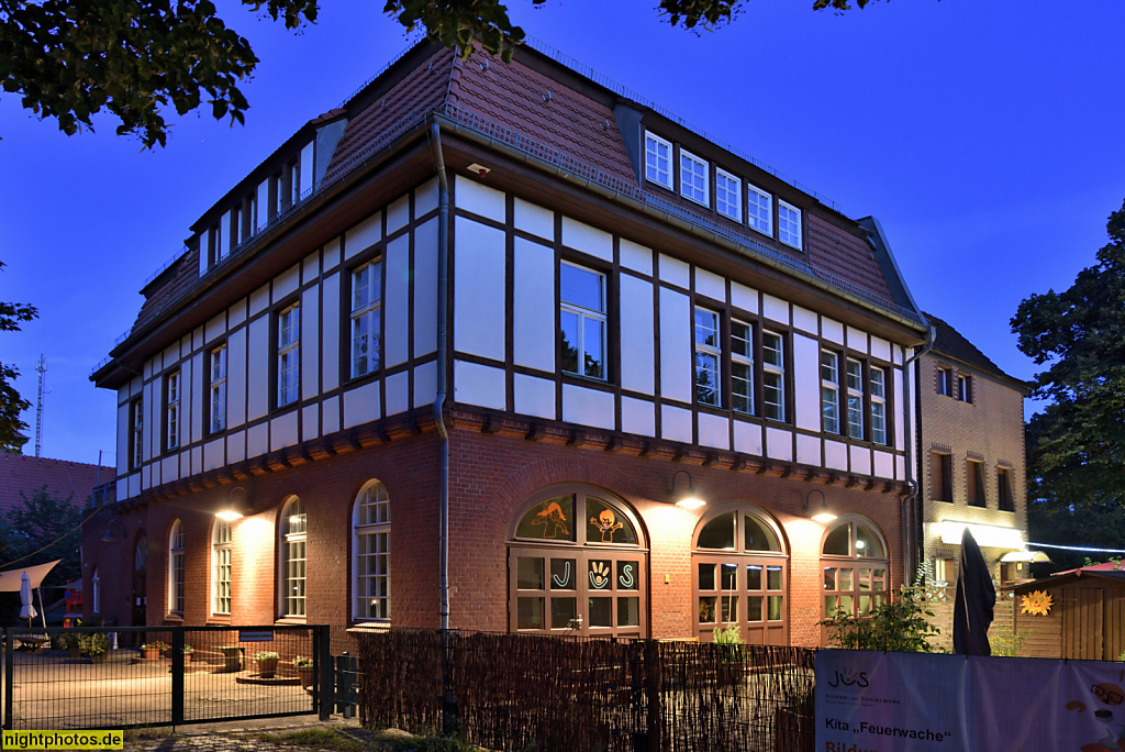Berlin Lichtenrade Kindertagesstätte Feuerwache. Erbaut 1909-1910 von Gemeindebaumeister Friedrich Eckler als Feuerwache und Pferdestall
