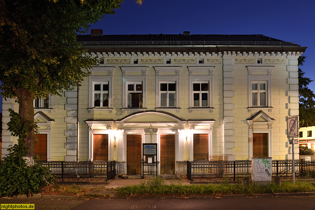 Berlin Lichtenrade Bauschlosserei Konrad Eschenbach. Erbaut 1890 als Mietshaus neben der Schmiede. Alt-Lichtenrade 92-94