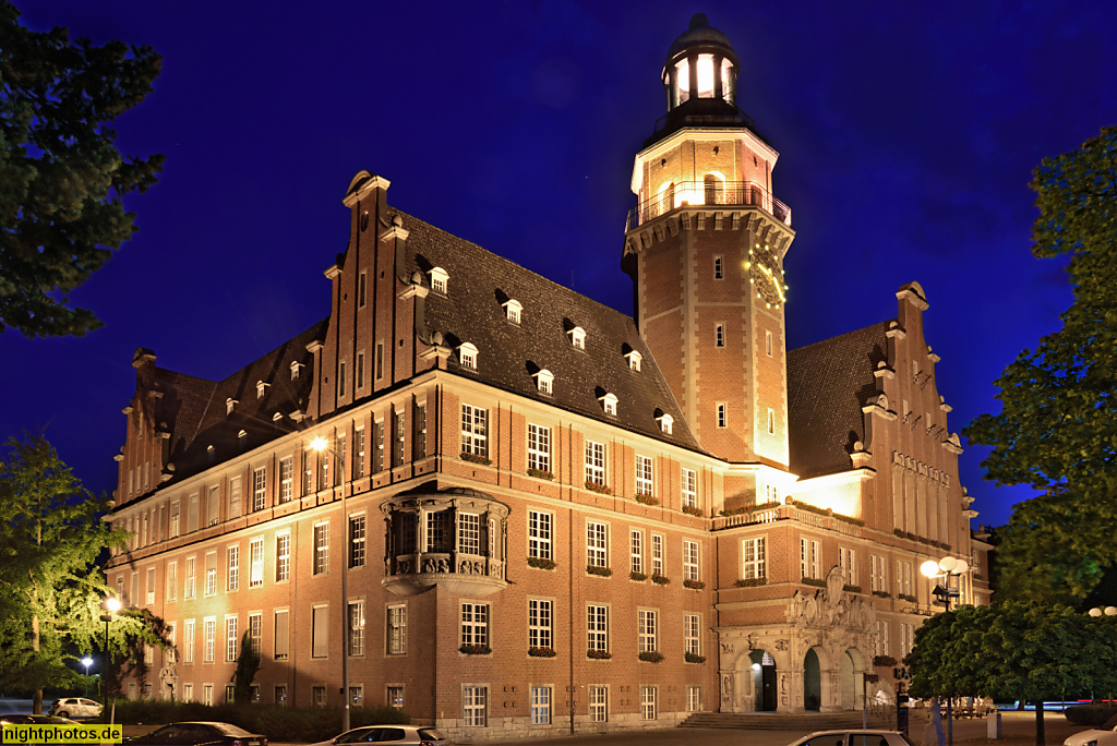 Berlin Wittenau Rathaus Reinickendorf erbaut 1910-1911 von Fritz Beyer. Erweiterung 1950-1957 von Walter Briesenick. Holländischer Barock. Eichborndamm 215-239