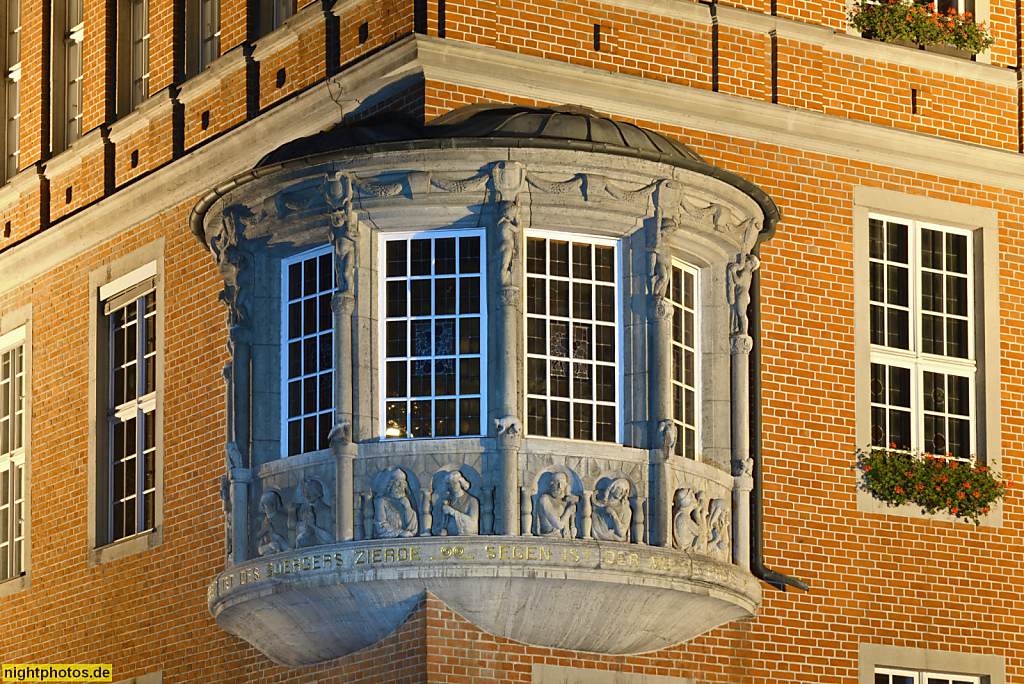 Berlin Wittenau Rathaus Reinickendorf erbaut 1910-1911 von Fritz Beyer. Eichborndamm 215-239. Erker Buntglasfenster
