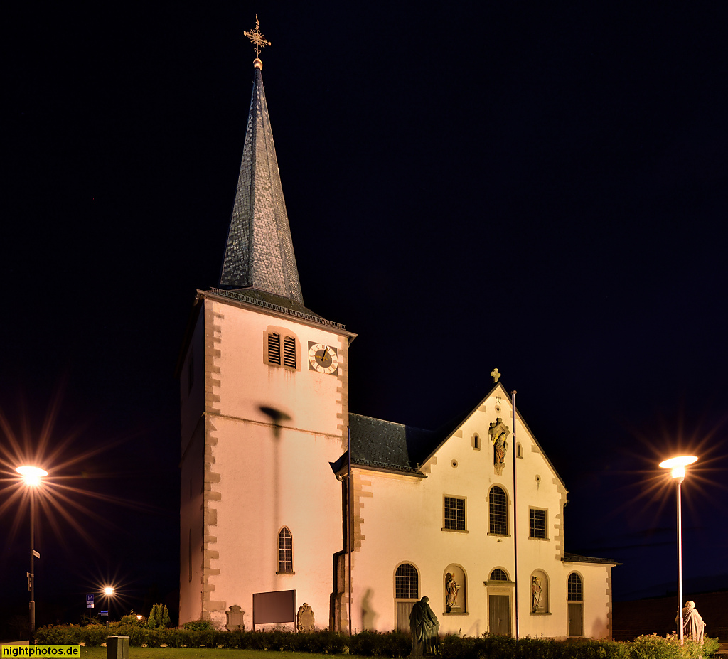 Neuhof katholische Pfarrkirche St Michael erbaut 1831 als Pfeilerbasilika im Ortsteil Opperz. Erweitert 1909-1911. Kirchturm erbaut 1490 als Teil einer Wehrkirche