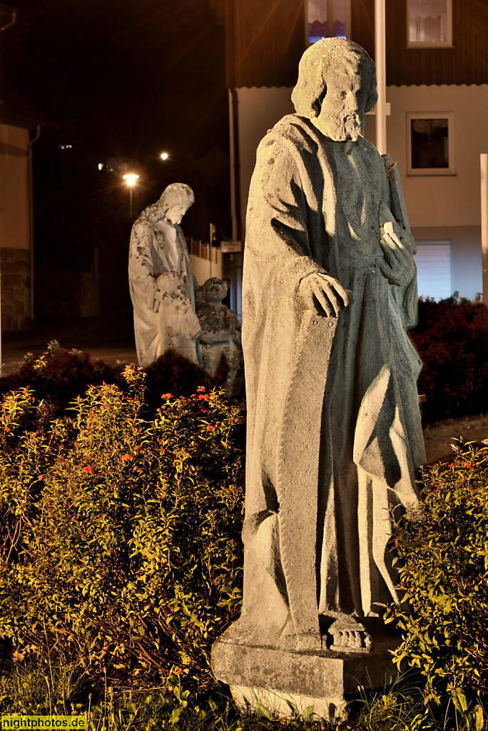 Neuhof katholische Pfarrkirche St Michael erbaut 1831 als Pfeilerbasilika im Ortsteil Opperz. Erweitert 1909-1911. Kirchturm erbaut 1490 als Teil einer Wehrkirche