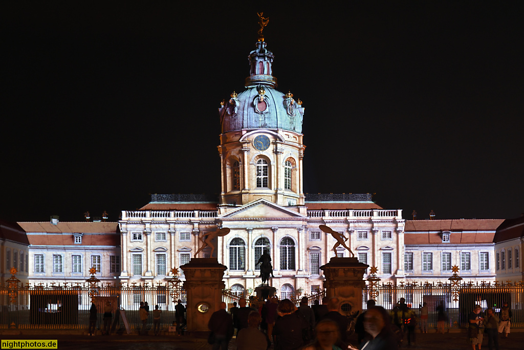 Berlin Schloss Charlottenburg Ursprungsbau 1699 von Johann Arnold Nering. Heutiges Aussehen durch Erweiterungen von Langhans und Knobelsdorff. Festival of Lights 2020