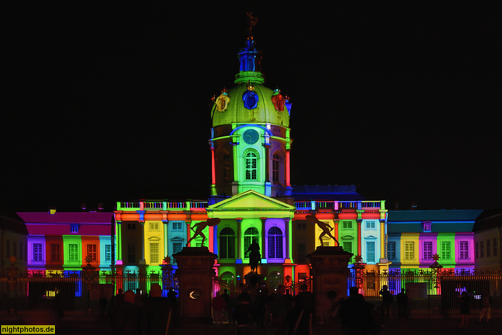 Berlin Schloss Charlottenburg Ursprungsbau 1699 von Johann Arnold Nering. Heutiges Aussehen durch Erweiterungen von Langhans und Knobelsdorff. Festival of Lights 2020