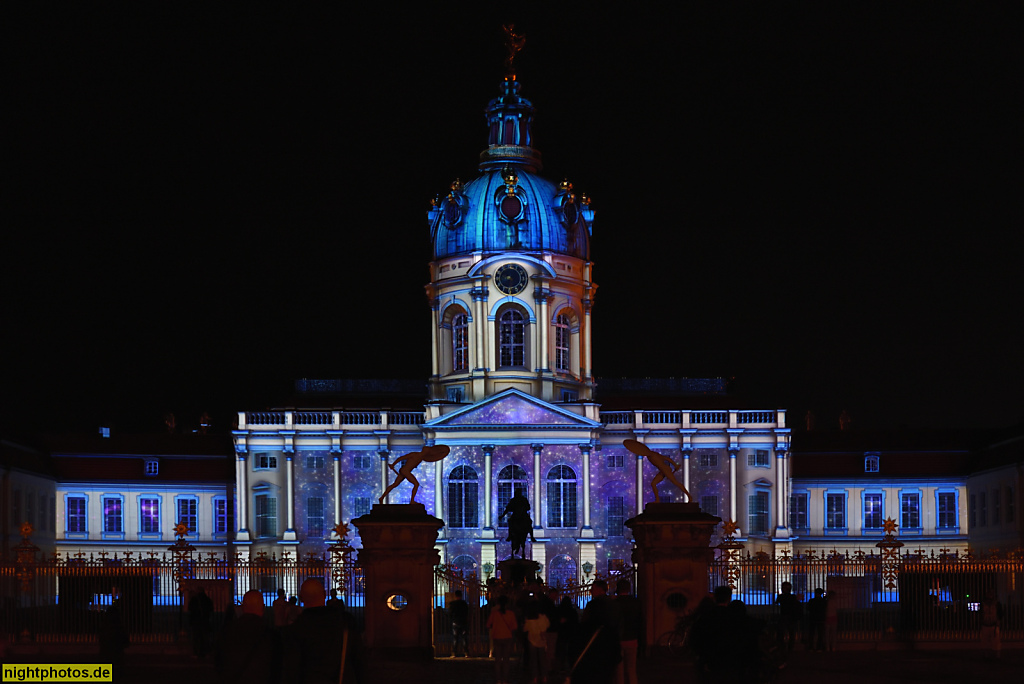 Berlin Schloss Charlottenburg Ursprungsbau 1699 von Johann Arnold Nering. Heutiges Aussehen durch Erweiterungen von Langhans und Knobelsdorff. Festival of Lights 2020