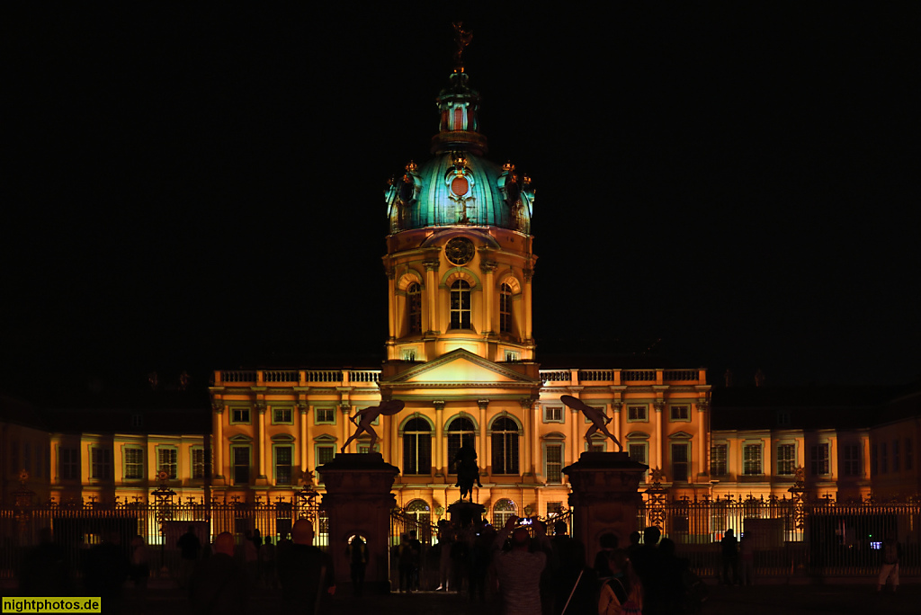 Berlin Schloss Charlottenburg Ursprungsbau 1699 von Johann Arnold Nering. Heutiges Aussehen durch Erweiterungen von Langhans und Knobelsdorff. Festival of Lights 2020