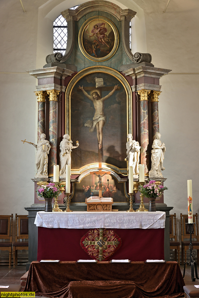 Grömitz Kirche St. Nikolai erbaut im 13. Jahrhundert. Altar in österreichischem Barock von Maler und Ingenieur Melchior Tatz 1734