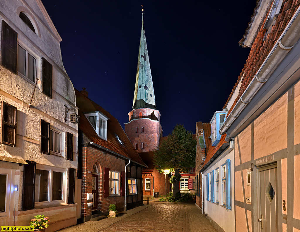 Travemünde Altstadt Jahrmarktstrasse mit evangelischer St. Lorenz Kirche erbaut 1540-1620