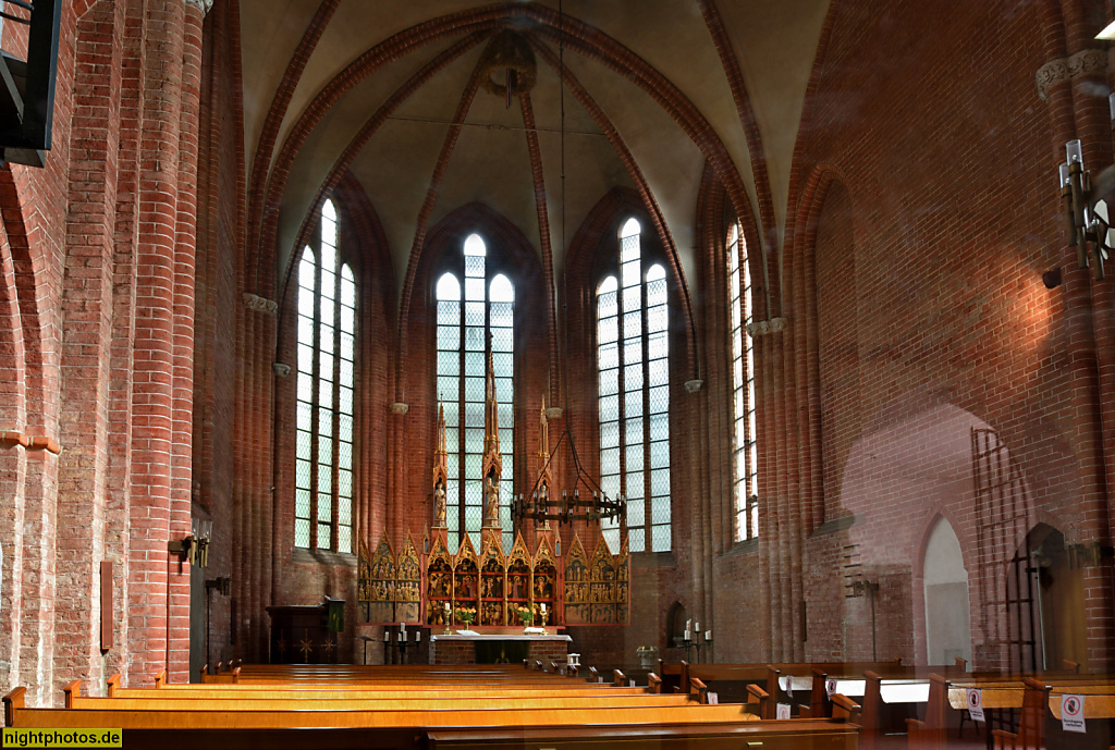 Grömitz Kloster Cismar erbaut ab 1238 von Benediktinermönchen im Stil norddeutscher Backsteingotik. Hochaltarschrein von Bildschnitzer Hermann Walther von Kolberg 1315