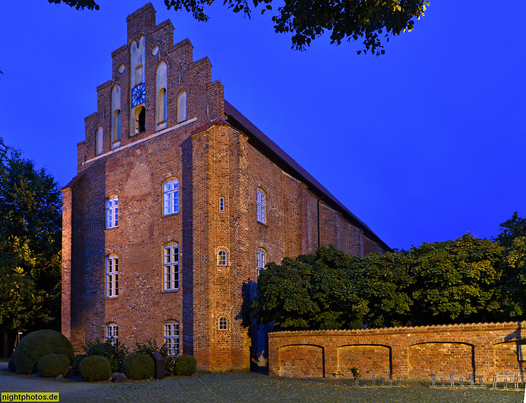 Grömitz Kloster Cismar erbaut ab 1238 von Benediktinermönchen im Stil norddeutscher Backsteingotik. Benediktinerabtei 1245-1561. Schloss mit Gutsbetrieb ab 1561